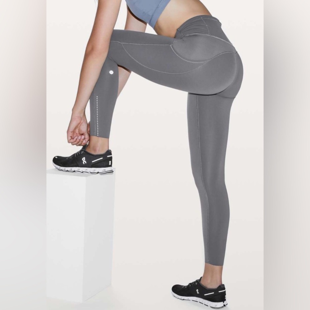 18C) Lululemon Fast & Free 7/8 Tight II *Nulux 25"
Dark Carbon $128 retail